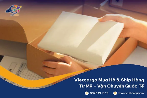 Giá cước gửi hàng đi Mỹ qua bưu điện mới nhất 2026 3 Mẹo tối ưu chi phí gửi hàng đi Mỹ qua bưu điện